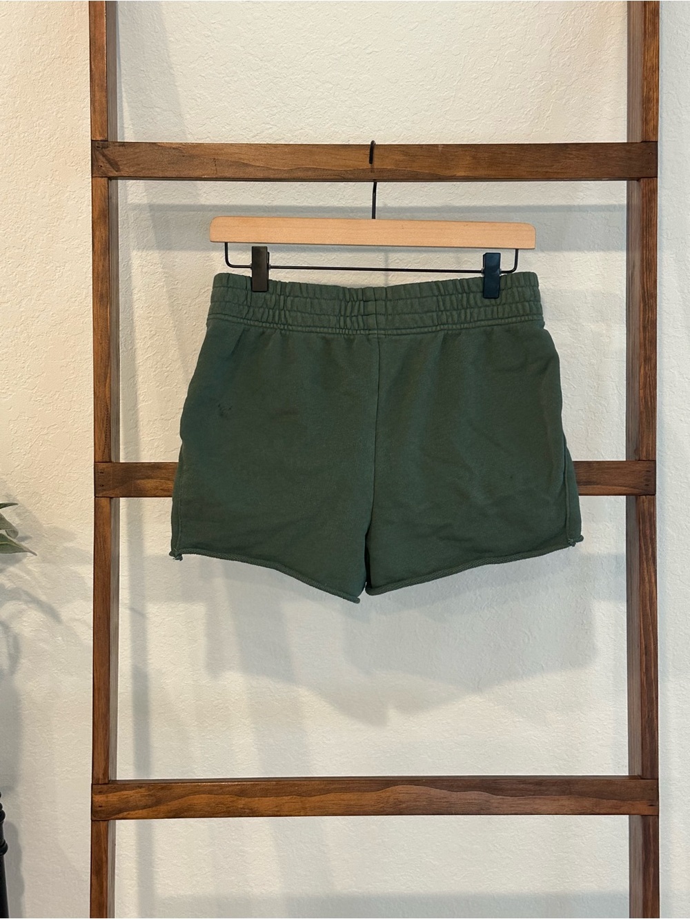 OFFLINE by Aerie Green Raw Hem Fleece Shorts S - Picture 7 of 13